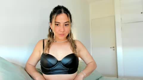 emmakj_ online show from October 20, 4:51 pm