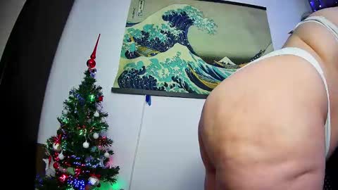 Snapshot of emmakros chatting on December 20, 10:16 am emmakros online show from December 20, 10:16 am