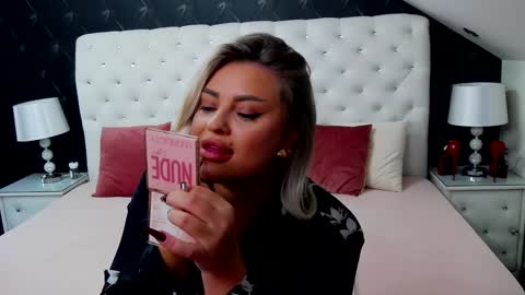 Emma Mavis online show from December 4, 12:36 pm