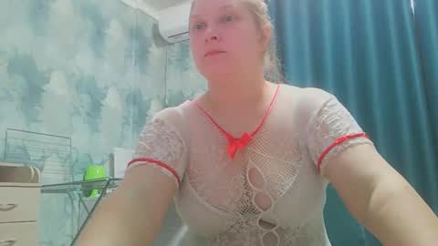 Snapshot of emmamelody944534 chatting on October 5, 1:15 am emmamelody online show from October 5, 1:15 am