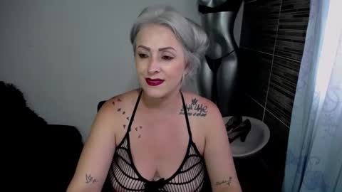 Emma online show from April 14, 9:10 pm