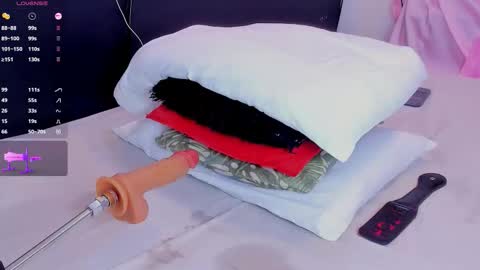 emmarouss1 online show from March 7, 2:25 pm