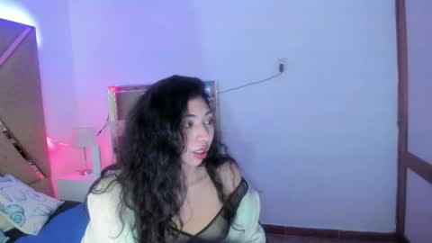 Snapshot of emmaskinny_ chatting on October 15, 2:50 pm Emma online show from October 15, 2:50 pm