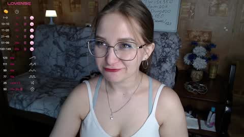 Mia online show from December 4, 1:09 pm