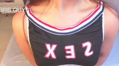 Snapshot of emmi_collins chatting on October 6, 7:33 pm emmi_collins online show from October 6, 7:33 pm