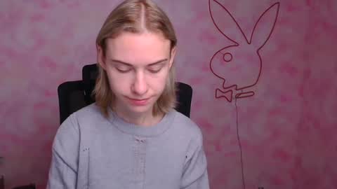 Snapshot of emmi_rossum chatting on October 25, 5:26 am Emmi online show from October 25, 5:26 am