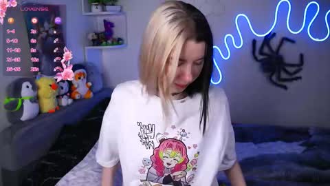 emmie_everly online show from April 14, 7:31 pm