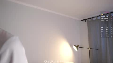 Snapshot of emmiemurray chatting on December 17, 7:47 am Aurora online show from December 17, 7:47 am