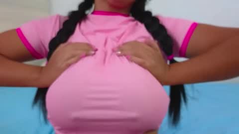 Snapshot of emmily2001 chatting on November 27, 6:26 am Emmily online show from November 27, 6:26 am