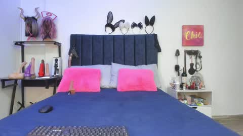 Snapshot of emmily_giraldo chatting on January 16, 5:55 pm online show from January 16, 5:55 pm