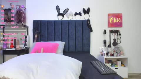 Snapshot of emmily_giraldo chatting on January 27, 2:57 pm online show from January 27, 2:57 pm