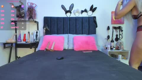 Snapshot of emmily_giraldo chatting on February 7, 12:06 pm online show from February 7, 12:06 pm