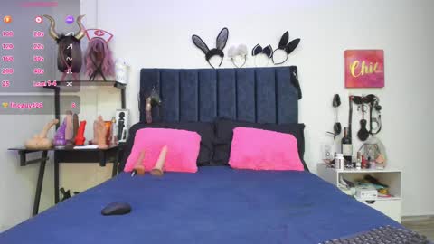 Snapshot of emmily_giraldo chatting on February 27, 2:54 pm online show from February 27, 2:54 pm