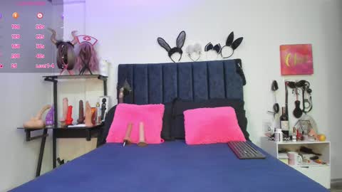 Snapshot of emmily_giraldo chatting on March 1, 12:01 pm online show from March 1, 12:01 pm