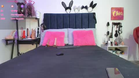 Snapshot of emmily_giraldo chatting on March 12, 12:04 pm online show from March 12, 12:04 pm