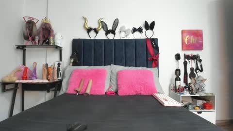 Snapshot of emmily_giraldo chatting on October 6, 12:24 pm online show from October 6, 12:24 pm