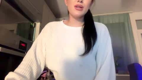 EmmaLovel online show from December 17, 9:49 pm