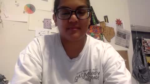 Snapshot of emmmers48 chatting on February 20, 1:46 am Emms online show from February 20, 1:46 am