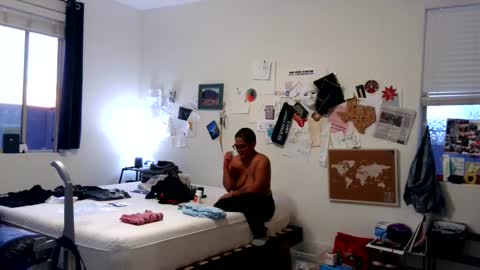 Snapshot of emmmers48 chatting on February 21, 1:22 am Emms online show from February 21, 1:22 am