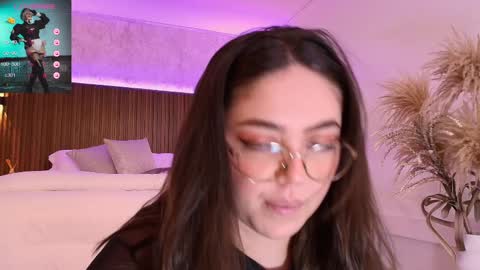 Emmy Walker online show from March 10, 5:18 pm