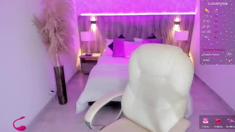 Emmy Walker online show from September 10, 11:10 am