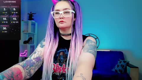 Emmy Bright     50  online show from December 6, 4:03 am