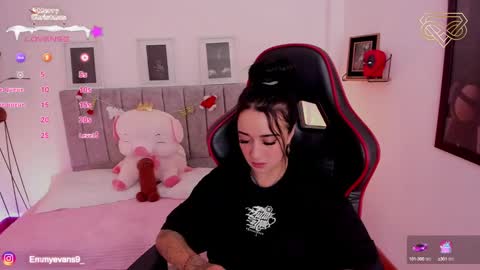 Snapshot of emmyevans1 chatting on December 18, 3:55 pm Emmy Evans online show from December 18, 3:55 pm