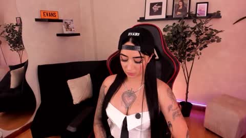 Snapshot of emmyevans1 chatting on November 4, 7:46 pm Emmy Evans online show from November 4, 7:46 pm