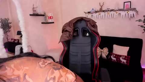 Snapshot of emmyevans1 chatting on November 15, 7:43 pm Emmy Evans online show from November 15, 7:43 pm