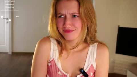 Snapshot of emmyleri chatting on September 17, 1:46 pm Emmy online show from September 17, 1:46 pm