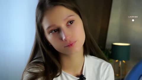 Snapshot of emmyleri chatting on October 6, 1:14 am Emmy online show from October 6, 1:14 am