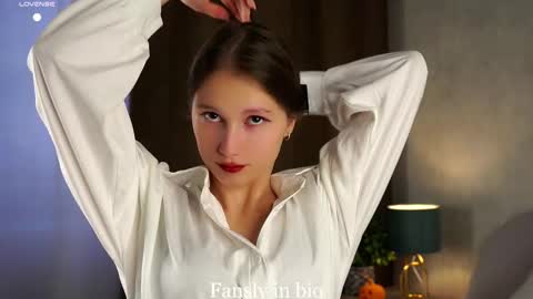 Snapshot of emmyleri chatting on November 6, 1:17 am Emmy online show from November 6, 1:17 am