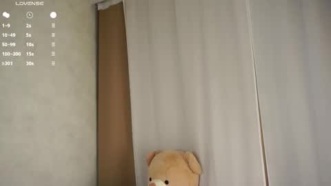 Snapshot of emmyleri chatting on November 24, 1:05 am Emmy online show from November 24, 1:05 am