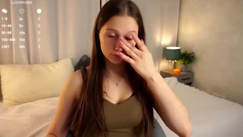 Snapshot of emmyleri chatting on November 30, 1:09 am Emmy online show from November 30, 1:09 am