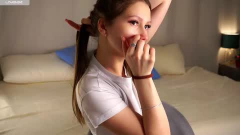 Snapshot of emmyleri chatting on December 15, 1:10 am Emmy online show from December 15, 1:10 am