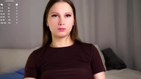 Snapshot of emmyleri chatting on December 16, 1:21 am Emmy online show from December 16, 1:21 am