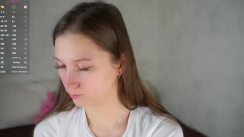 Snapshot of emmyleri chatting on February 4, 1:11 am Emmy online show from February 4, 1:11 am