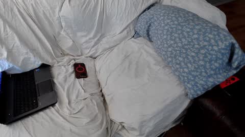 Snapshot of emodream1998media chatting on January 8, 6:31 am EmoDream1998 online show from January 8, 6:31 am