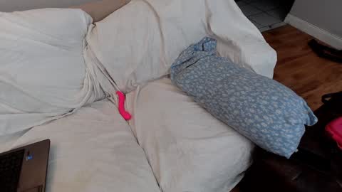 Snapshot of emodream1998media chatting on January 23, 3:05 am EmoDream1998 online show from January 23, 3:05 am