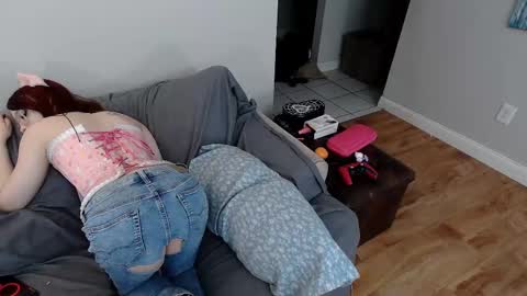 Snapshot of emodream1998media chatting on February 21, 6:48 pm EmoDream1998 online show from February 21, 6:48 pm