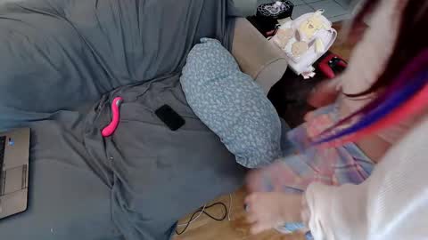 Snapshot of emodream1998media chatting on February 25, 2:47 am EmoDream1998 online show from February 25, 2:47 am