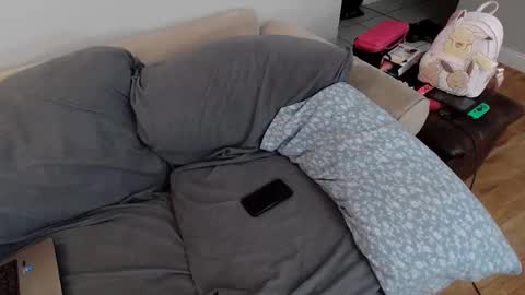 Snapshot of emodream1998media chatting on March 12, 1:58 am EmoDream1998 online show from March 12, 1:58 am