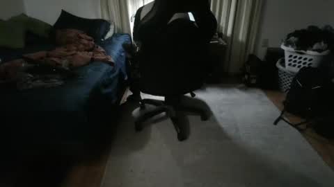 Snapshot of emsguy1 chatting on November 1, 3:19 am Matt online show from November 1, 3:19 am