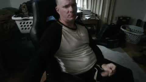 Snapshot of emsguy1 chatting on November 10, 4:44 am Matt online show from November 10, 4:44 am