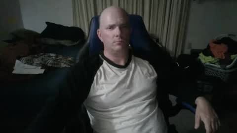 Snapshot of emsguy1 chatting on December 14, 4:07 am Matt online show from December 14, 4:07 am