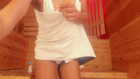 Snapshot of emy_barnert chatting on October 11, 12:58 pm Mili online show from October 11, 12:58 pm