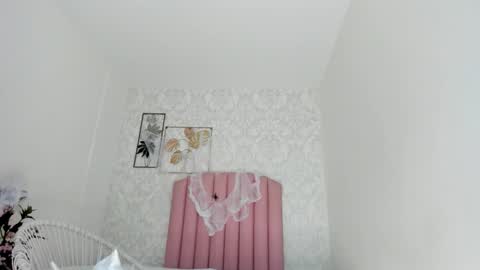 Snapshot of emy_barnert chatting on October 18, 1:12 pm Mili online show from October 18, 1:12 pm