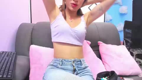 Snapshot of emy_latin chatting on November 5, 8:53 pm emy_latin online show from November 5, 8:53 pm