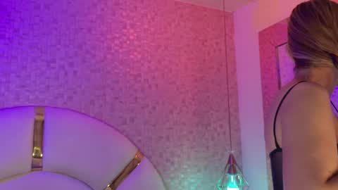 Snapshot of emy_rosse25 chatting on December 4, 11:52 am Emy online show from December 4, 11:52 am