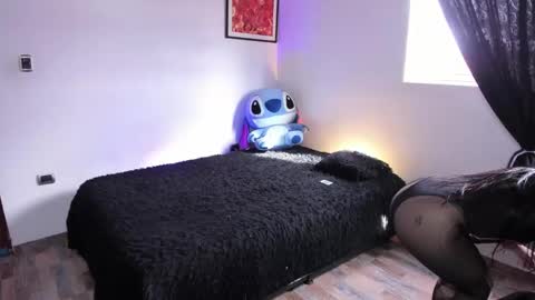 Im Emily would you like to help me reach 100  online show from September 22, 8:22 pm